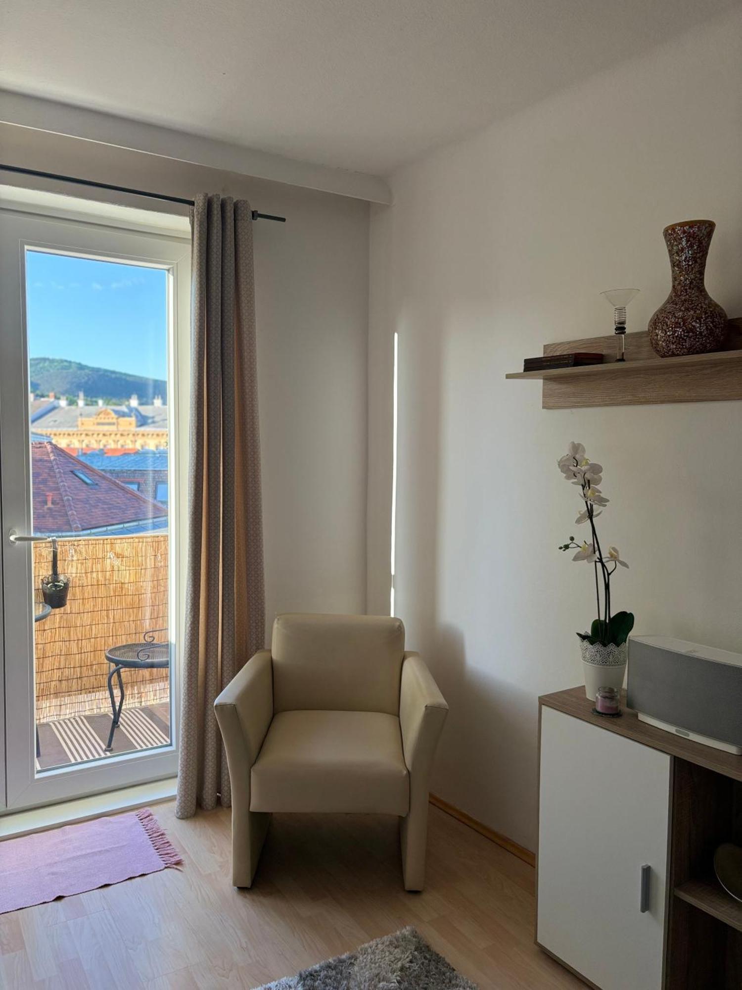 Zum Breyer Bnb City Apartment Baden Exterior photo